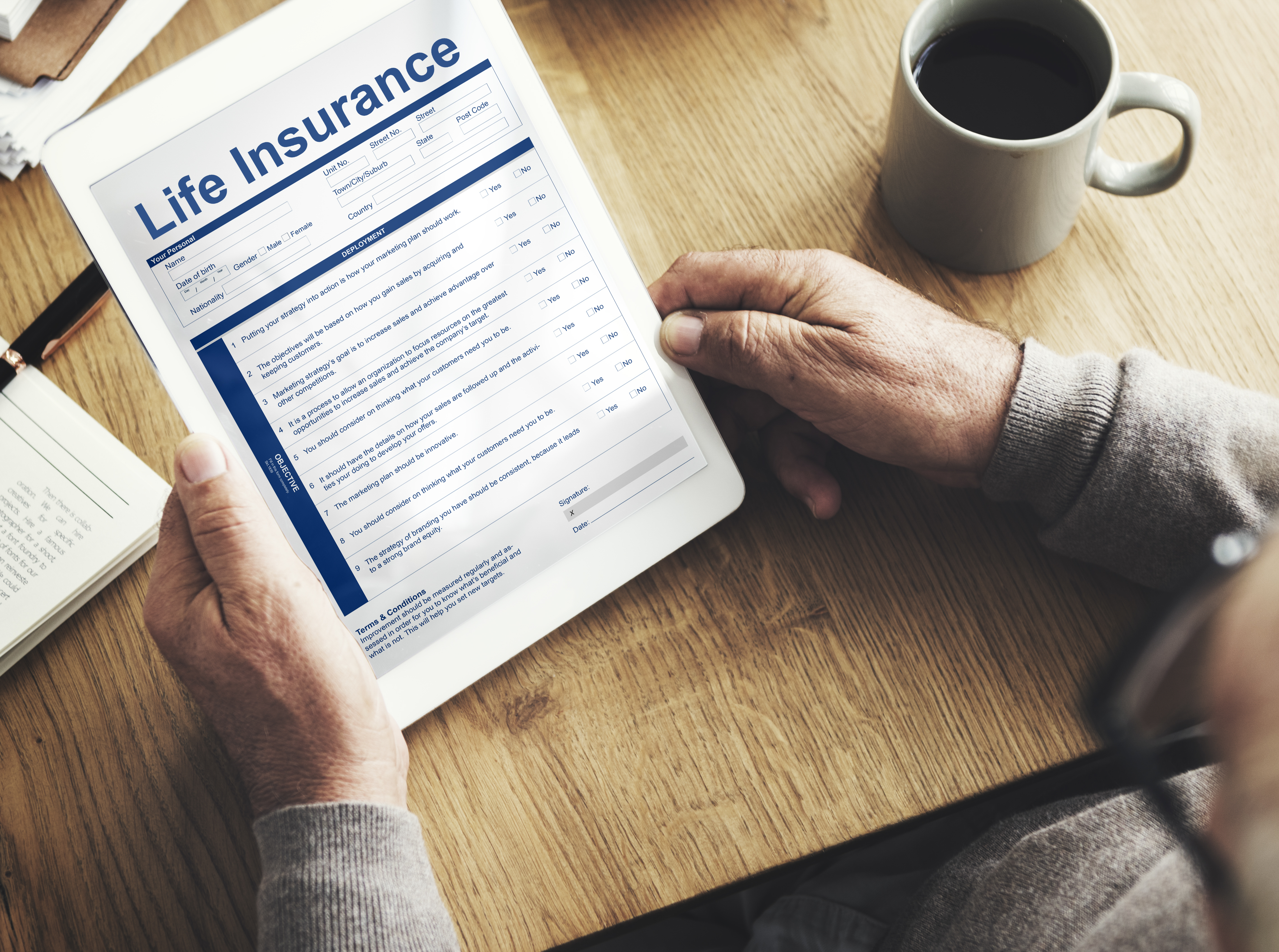 Comparing term life insurance and whole life insurance coverage options
